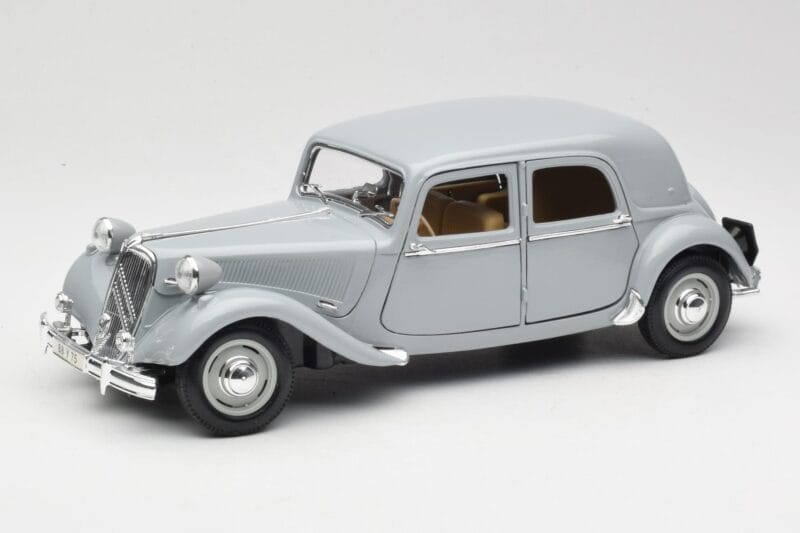 Citroen 15CV 6 Cyl Harmaa Maisto 1:18 50313 Metalli