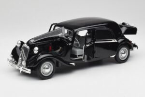 Citroen 15CV 6 Cyl Musta Maisto 1:18 31821 Metalli — kuva 2 / 8