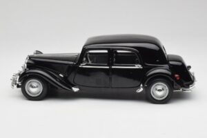 Citroen 15CV 6 Cyl Musta Maisto 1:18 31821 Metalli — kuva 4 / 8