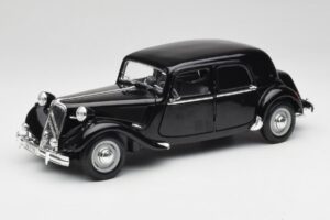 Citroen 15CV 6 Cyl Musta Maisto 1:18 31821 Metalli