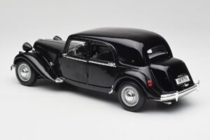 Citroen 15CV 6 Cyl Musta Maisto 1:18 31821 Metalli — kuva 7 / 8