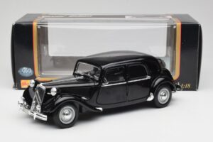 Citroen 15CV 6 Cyl Musta Maisto 1:18 31821 Metalli — kuva 8 / 8