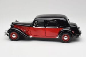 Citroen 15CV 6 Cyl Musta & Punainen Valmy Maisto 1:18 56009 Metalli — kuva 4 / 8