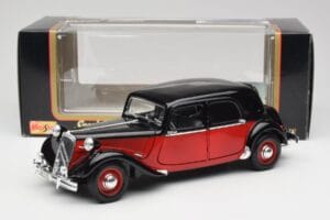 Citroen 15CV 6 Cyl Musta & Punainen Valmy Maisto 1:18 56009 Metalli — kuva 8 / 8