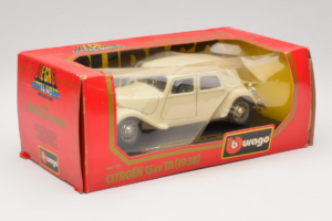 Citroen 15CV Traction Avant Beige Bburago 1:24 1501-B1 Metalli — kuva 2 / 3