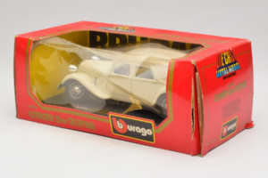 Citroen 15CV Traction Avant Beige Bburago 1:24 1501-B1 Metalli — kuva 3 / 3