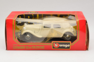 Citroen 15CV Traction Avant Beige Bburago 1:24 1501-B1 Metalli