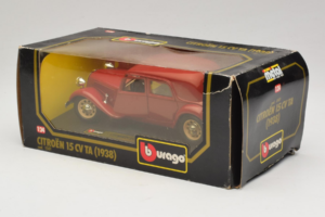 Citroen 15CV TA Punainen Bburago 1:24 1501 Metalli — kuva 3 / 3