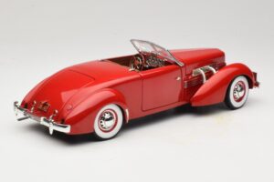 Cord 812 Avoauto Punainen American Muscle 1:18 32158 Metalli — kuva 3 / 8