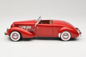 Cord 812 Avoauto Punainen American Muscle 1:18 32158 Metalli — kuva 4 / 8