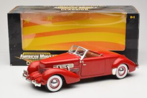 Cord 812 Avoauto Punainen American Muscle 1:18 32158 Metalli — kuva 8 / 8