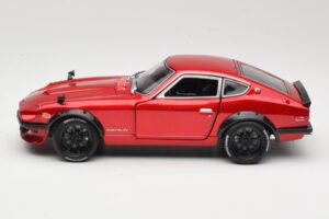 Datsun 240Z S30 Punainen Maisto 1:18 32611 Metalli — kuva 4 / 8