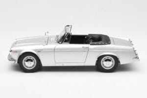 Datsun Fairlady 2000 SR311 Roadster Hopea AUTOart 1:18 77432 Metalli — kuva 4 / 8