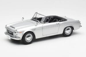 Datsun Fairlady 2000 SR311 Roadster Hopea AUTOart 1:18 77432 Metalli