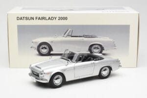 Datsun Fairlady 2000 SR311 Roadster Hopea AUTOart 1:18 77432 Metalli — kuva 8 / 8
