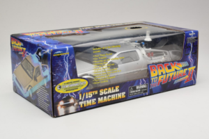 DeLorean DMC-12 Time Machine Back to the Future II Diamond 1:15 210123 Metalli — kuva 2 / 3