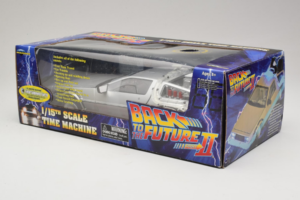 DeLorean DMC-12 Time Machine Back to the Future II Diamond 1:15 210123 Metalli — kuva 3 / 3