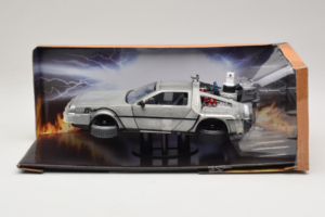 DeLorean DMC-12 Time Machine Back to the Future II Jada 1:24 253255021 Metalli — kuva 2 / 2