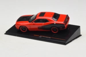 Dodge Challenger SRT8 Punainen IXO 1:43 CLC597N Metalli — kuva 3 / 4