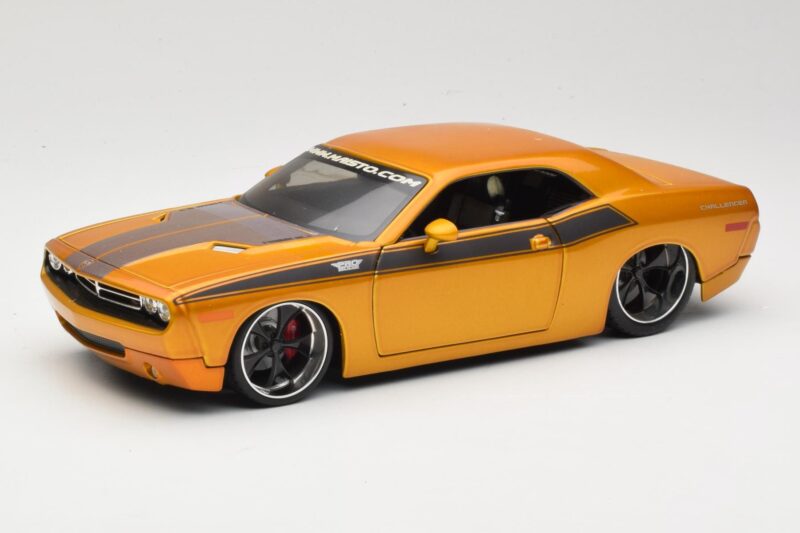Dodge Challenger Concept Kulta Maisto 1:18 31320 Metalli