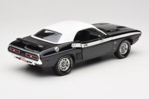 Dodge Challenger R/T Musta & Valkoinen ERTL 1:18 36549 Metalli — kuva 3 / 8