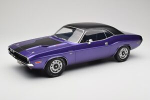 Dodge Challenger R/T Plum Crazy Otto 1:12 G083 Hartsi