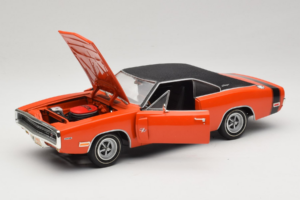 Dodge Charger R/T Oranssi & Musta American Muscle 1:18 39314 Metalli — kuva 2 / 8