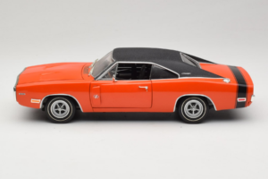 Dodge Charger R/T Oranssi & Musta American Muscle 1:18 39314 Metalli — kuva 4 / 8