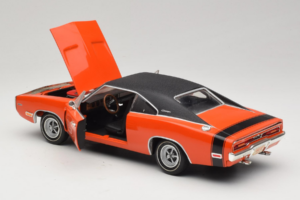 Dodge Charger R/T Oranssi & Musta American Muscle 1:18 39314 Metalli — kuva 5 / 8
