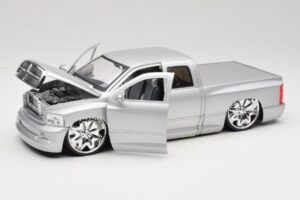 Dodge Ram Tuned Hopea Jada 1:18 63162-SM Metalli — kuva 2 / 8