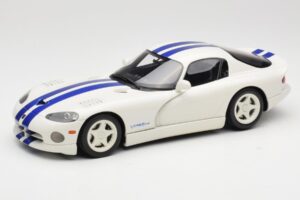 Dodge Viper GTS Stone White GT Spirit 1:18 GT940 Hartsi