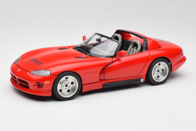 Dodge Viper RT/10 Punainen Rajoitettu Painos Bburago 1:18 3025 Metalli