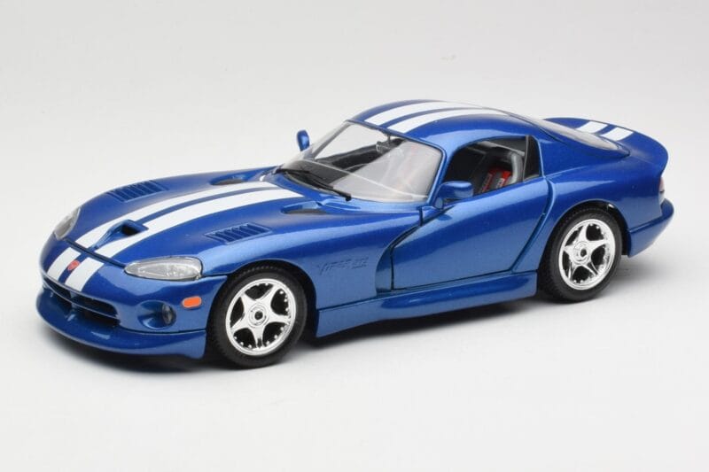 Dodge Viper GTS SR II Sininen Valkoisilla Raidoilla Bburago 1:18 3330 Metalli