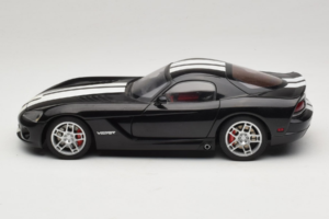Dodge Viper SRT-10 Coupe Musta AUTOart 1:18 71712 Metalli — kuva 4 / 8