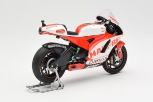 Ducati Desmosedici GP11 #8 H. Barbera Ducati MotoGP Team MotoGP 2011 Minichamps 1:12 123110008 Metalli — kuva 3 / 6