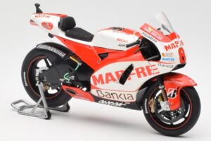 Ducati Desmosedici GP11 #8 H. Barbera Ducati MotoGP Team MotoGP 2011 Minichamps 1:12 123110008 Metalli — kuva 4 / 6
