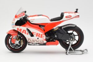 Ducati Desmosedici GP11 #8 H. Barbera Ducati MotoGP Team MotoGP 2011 Minichamps 1:12 123110008 Metalli