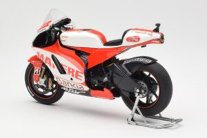 Ducati Desmosedici GP11 #8 H. Barbera Ducati MotoGP Team MotoGP 2011 Minichamps 1:12 123110008 Metalli — kuva 5 / 6