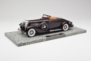 Duesenberg SJN Convertible Coupe Viininpunainen Minichamps 1:18 107150331 Metalli