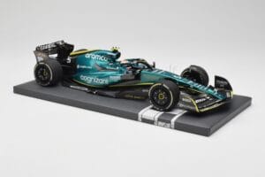 Aston Martin AMR22 Aramco #5 S. Vettel Abu Dhabi GP 2022 Last Race Collector's Edition Minichamps 1:18 117222205 Hartsi — kuva 4 / 7