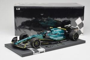Aston Martin AMR22 Aramco #5 S. Vettel Abu Dhabi GP 2022 Last Race Collector's Edition Minichamps 1:18 117222205 Hartsi — kuva 7 / 7