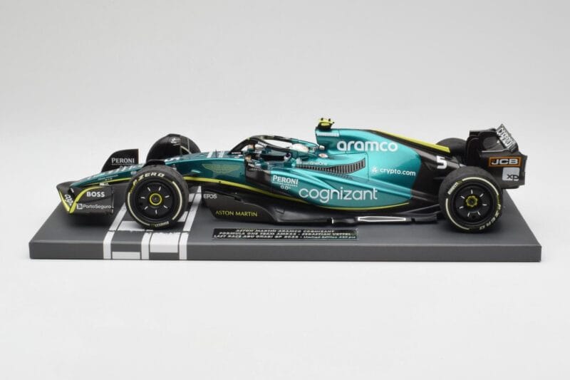 Aston Martin AMR22 Aramco #5 S. Vettel Abu Dhabi GP 2022 Last Race Collector's Edition Minichamps 1:18 117222205 Hartsi