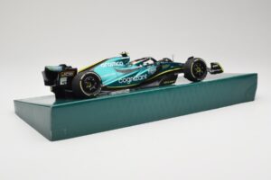 Aston Martin AMR22 #5 S. Vettel Last Race Abu Dhabi GP 2022 Minichamps 1:18 147222205 Hartsi — kuva 3 / 7