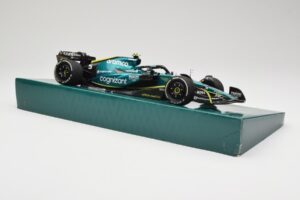 Aston Martin AMR22 #5 S. Vettel Last Race Abu Dhabi GP 2022 Minichamps 1:18 147222205 Hartsi — kuva 4 / 7