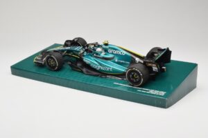 Aston Martin AMR22 #5 S. Vettel Last Race Abu Dhabi GP 2022 Minichamps 1:18 147222205 Hartsi — kuva 5 / 7