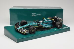 Aston Martin AMR22 #5 S. Vettel Last Race Abu Dhabi GP 2022 Minichamps 1:18 147222205 Hartsi — kuva 7 / 7