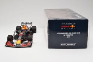 Aston Martin Red Bull Racing RB15 #33 M. Verstappen F1 2019 Minichamps 1:18 110190033 Metalli — kuva 6 / 7