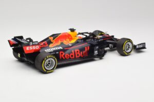 Aston Martin Red Bull Racing RB16 #33 M. Verstappen Abu Dhabi GP Winner 2020 Minichamps 1:18 110201733 Metalli — kuva 2 / 7