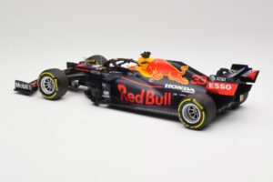 Aston Martin Red Bull Racing RB16 #33 M. Verstappen Abu Dhabi GP Winner 2020 Minichamps 1:18 110201733 Metalli — kuva 5 / 7