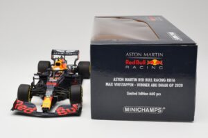 Aston Martin Red Bull Racing RB16 #33 M. Verstappen Abu Dhabi GP Winner 2020 Minichamps 1:18 110201733 Metalli — kuva 6 / 7